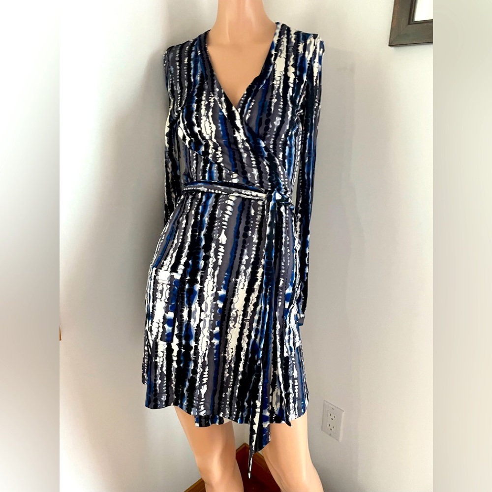 S M Pink Tartan 🌸 silk 20” PTP🐛🐛 Absolutely gorgeous!! wrap dre…